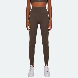 SOLD OUT Justine Skye x Set brownstone sportbody leggings